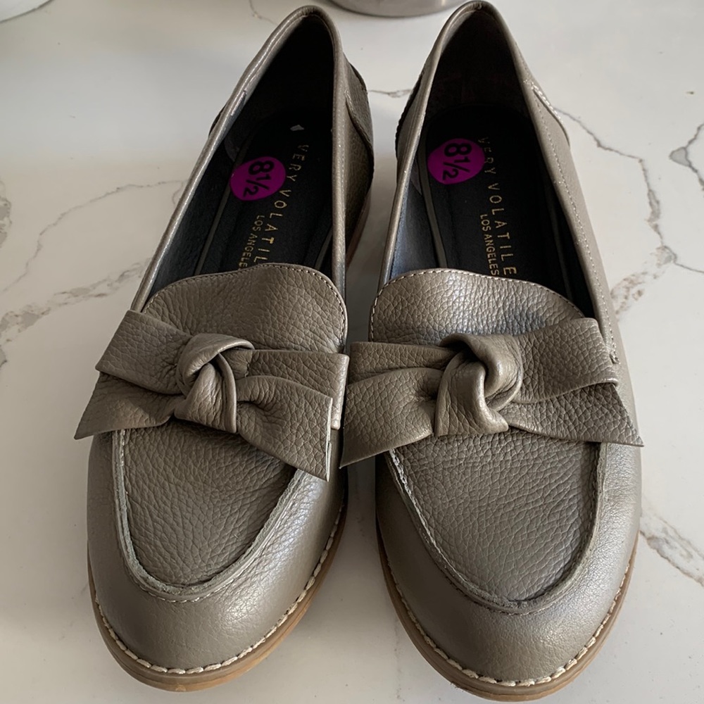 Very volatile leather bow loffear size 9 taupe comfortable, everything, office